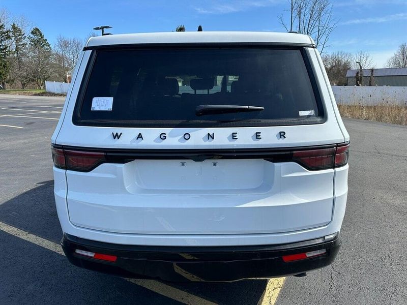 2025 Jeep Wagoneer Series II photo 9