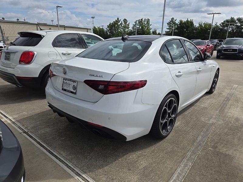 Used 2022 Alfa Romeo Giulia VeloceImage 3