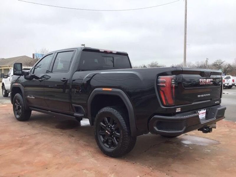 2024 GMC Sierra 2500HD AT4Image 3