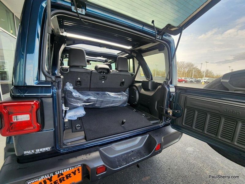 New 2025 Jeep Wrangler 4-door SaharaImage 46