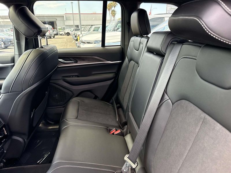 New 2026 Jeep Grand Cherokee Laredo Altitude 4x4