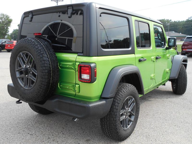 New 2025 Jeep Wrangler 4-door Sport SImage 30