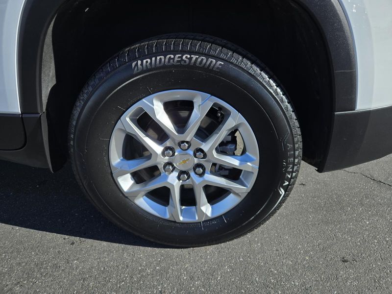 Used 2023 Chevrolet Traverse FWD 4dr LS w/1LS