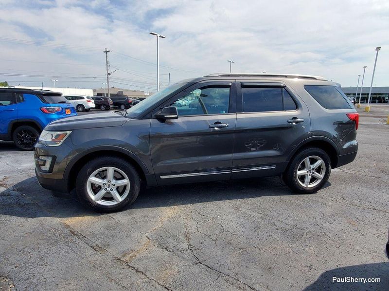Used 2017 Ford Explorer XLTImage 15