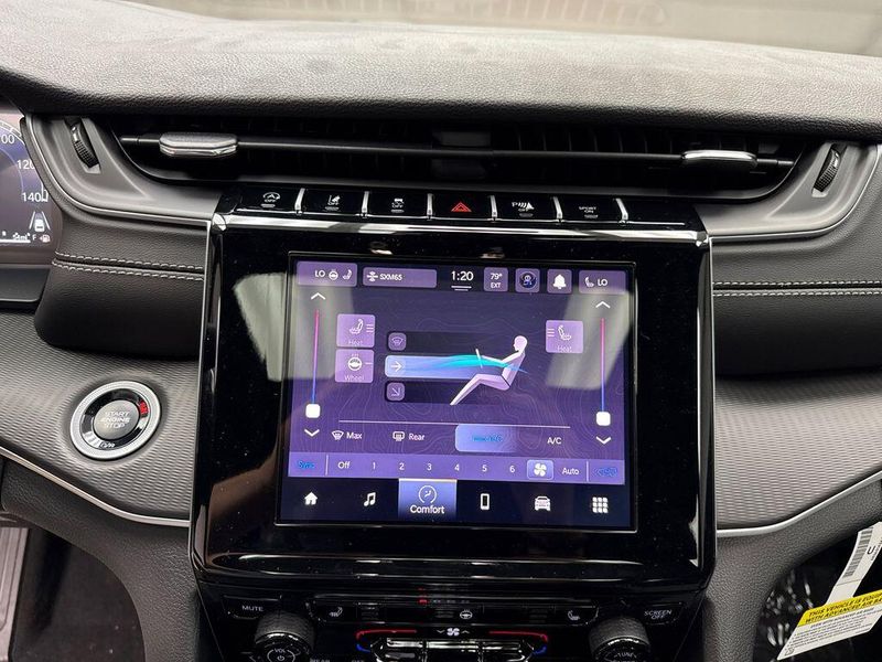 New 2025 Jeep Grand Cherokee Laredo X 4x4Image 12