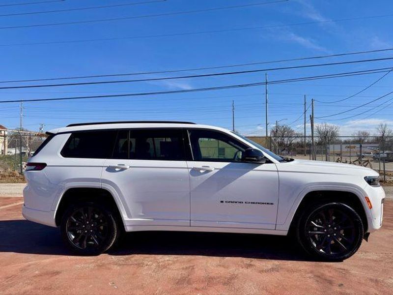 New 2026 Jeep Grand Cherokee L Limited Reserve 4x4Image 4