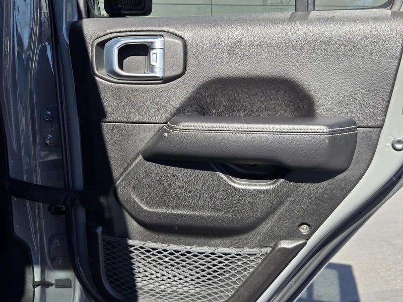 Used 2022 Jeep Gladiator Overland 4x4