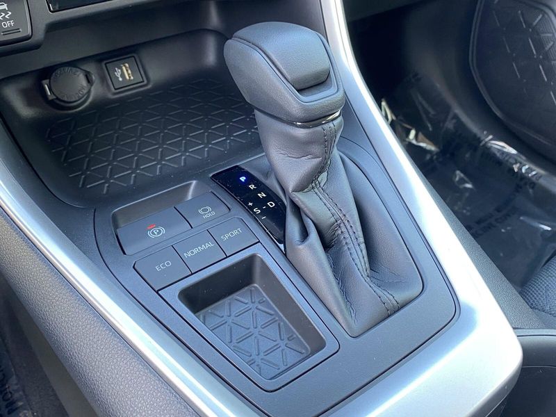 2025 Toyota RAV4 Image 18