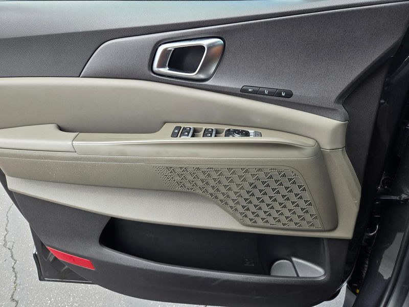 Used 2026 Kia Carnival MPV Hybrid EX FWD