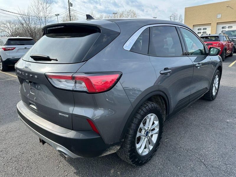 2021 Ford Escape SEImage 13