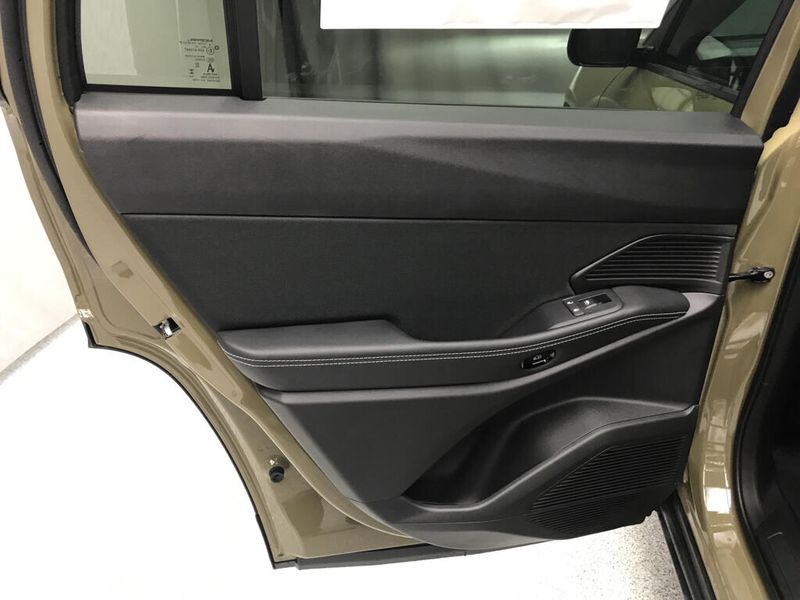 New 2026 Jeep Cherokee Laredo 4x4Image 8