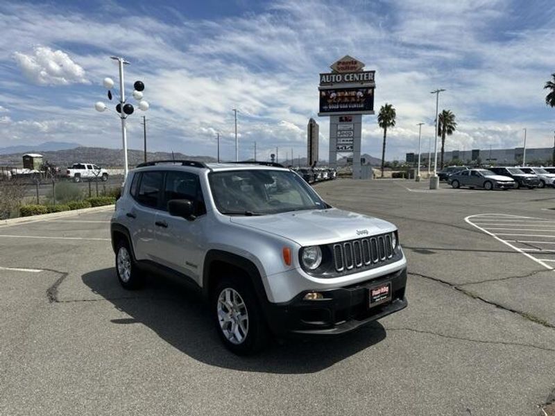 Used 2018 Jeep Renegade SportImage 1