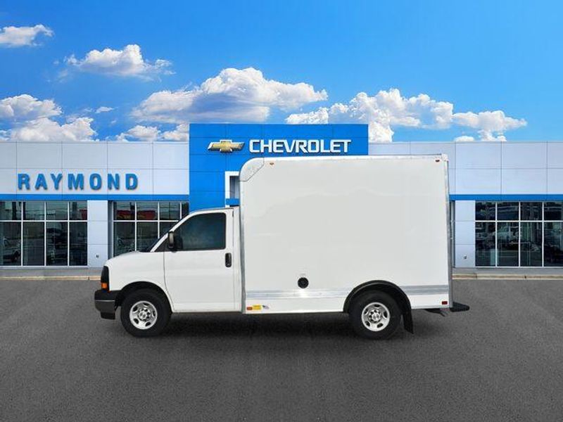 New 2026 Chevrolet Express 3500 Work VanImage 7