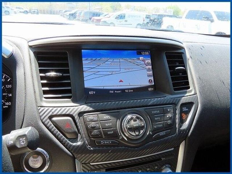 2017 Nissan Pathfinder PlatinumImage 17
