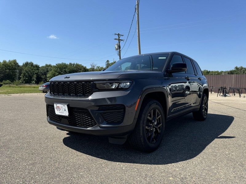 2024 Jeep Grand Cherokee Altitude XImage 4