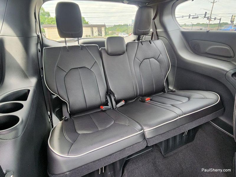 New 2025 Chrysler Pacifica LimitedImage 49