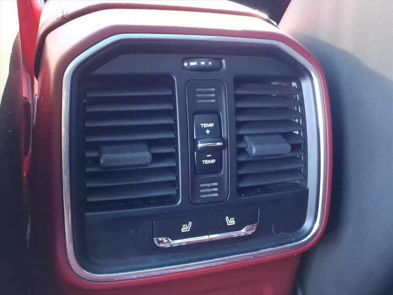 Used 2022 Porsche Macan SImage 8