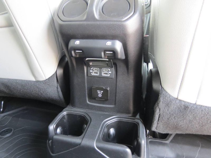 Used 2022 Jeep Gladiator High Altitude 4x4 4dr Crew Cab 5.0 ft. SBImage 27