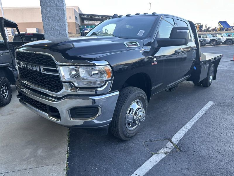 2024 RAM 3500 Tradesman Crew Cab Chassis 4x4 60