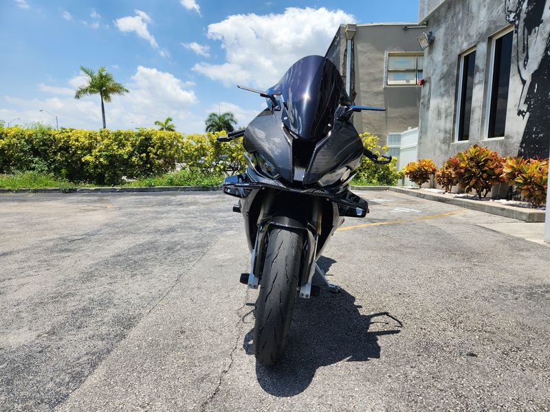2023 BMW S 1000 RR Image 2