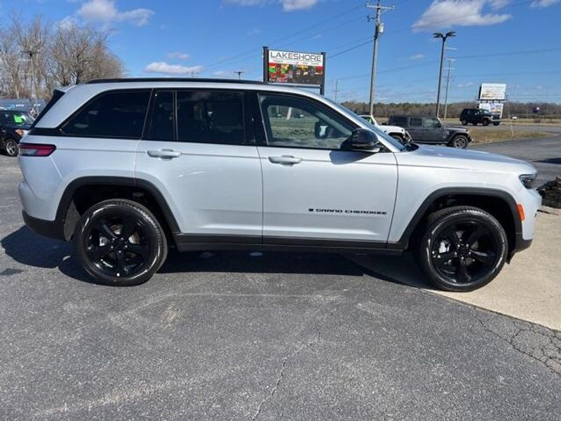 2025 Jeep Grand Cherokee Limited 4x4Image 8