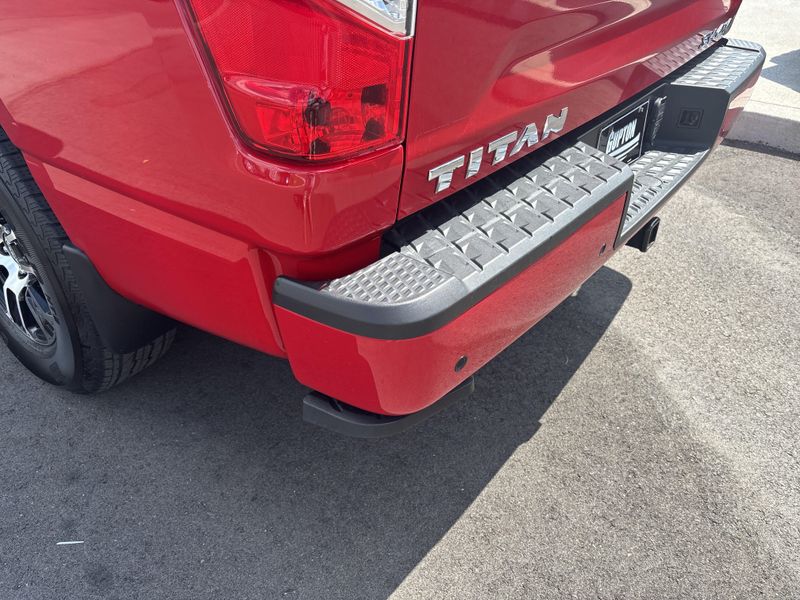 Used 2024 Nissan Titan SVImage 37
