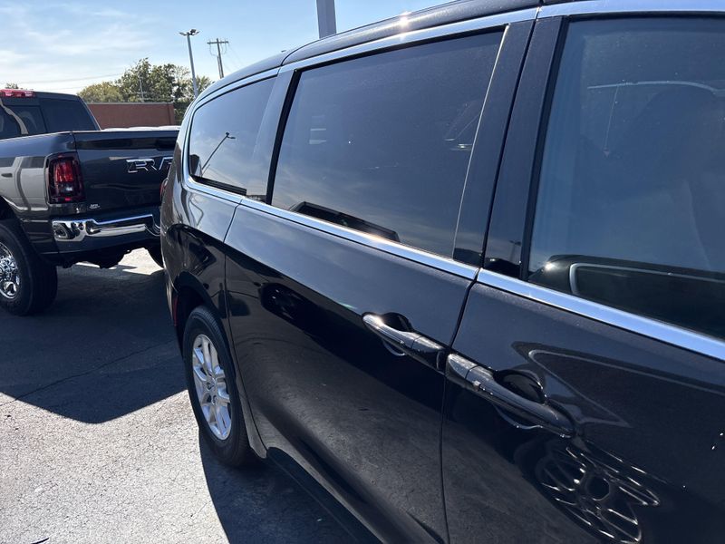 New 2026 Chrysler Pacifica SelectImage 5