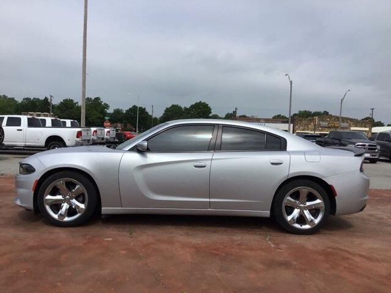 2019 Dodge Charger SXTImage 2