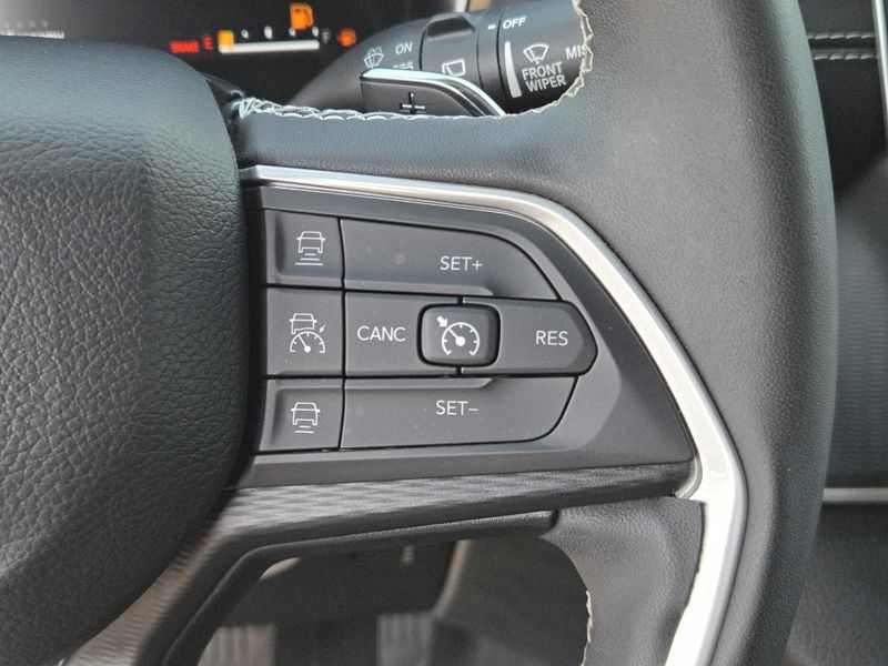 Used 2023 Jeep Grand Cherokee Altitude 4x4