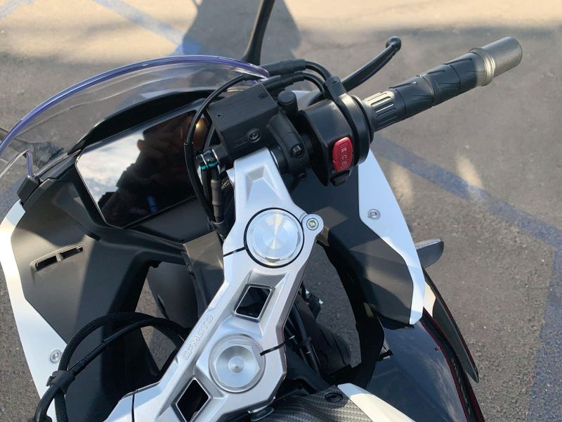 New 2025 CFMOTO 300SS Image 21