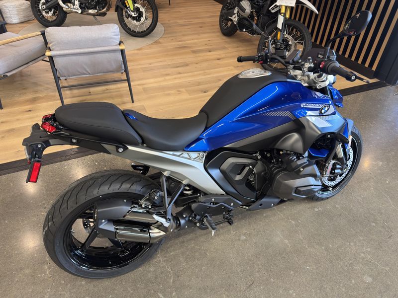 2026 BMW R 1300 R - RACING BLUE METALLIC 