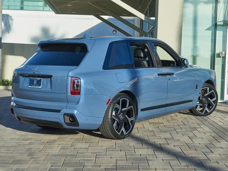 New 2026 Rolls-Royce Cullinan Black BadgeImage 2