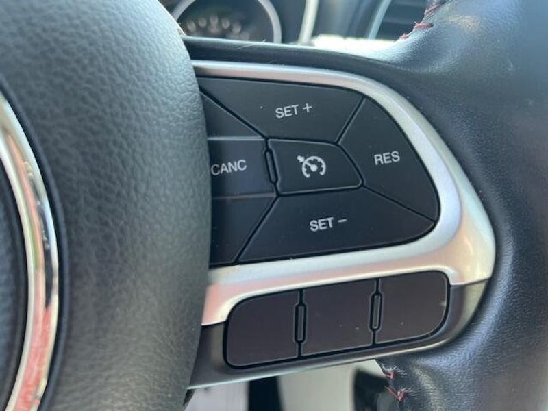 Used 2020 Jeep Compass Image 11