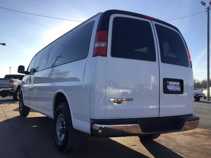 2017 Chevrolet Express 3500 LTImage 3