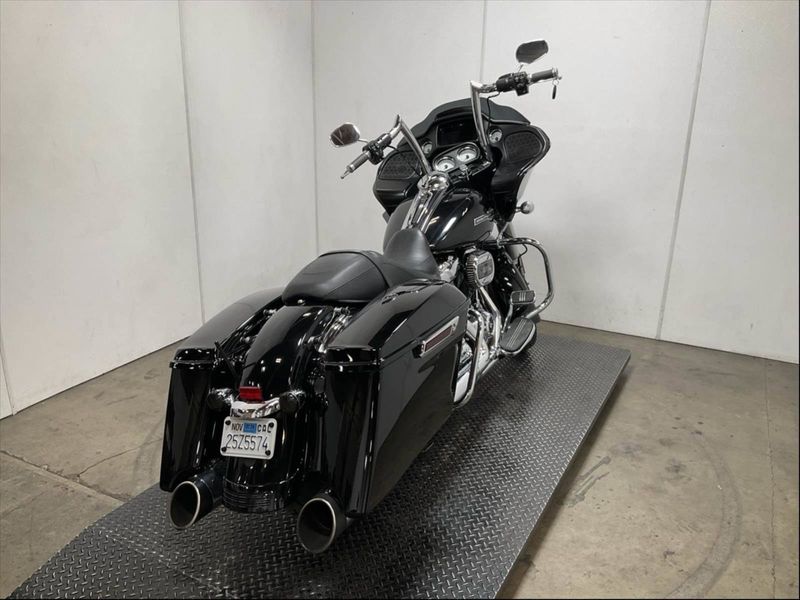 2022 Harley-Davidson Road Glide in a Black exterior color. BMW Motorcycles of Temecula – Southern California (951) 506-6903 bmwmotorcyclesoftemecula.com 