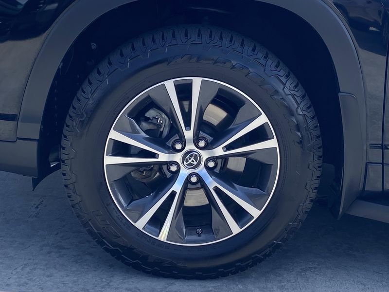 Used 2018 Toyota Highlander LEImage 8