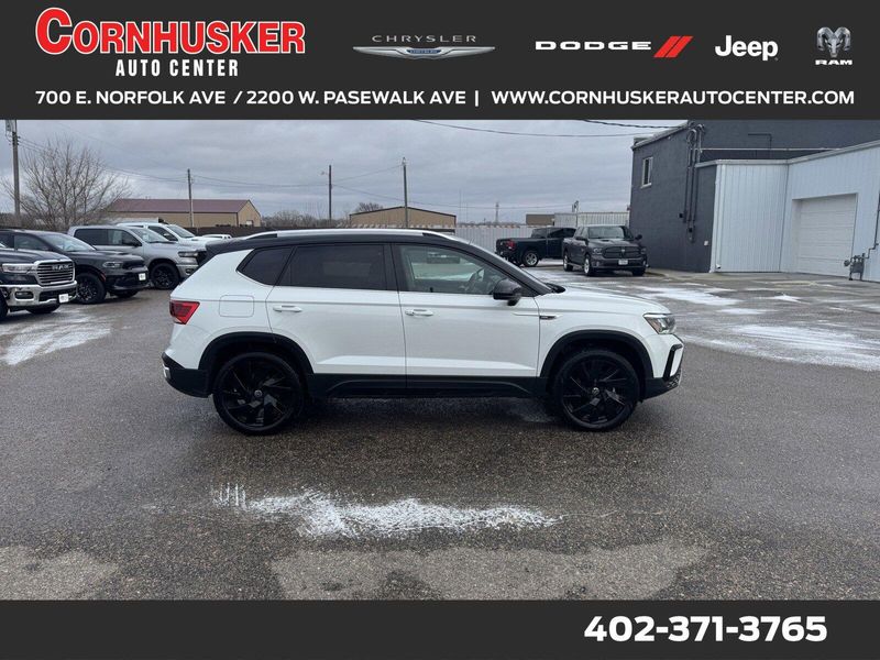 2024 Volkswagen Taos SEImage 1