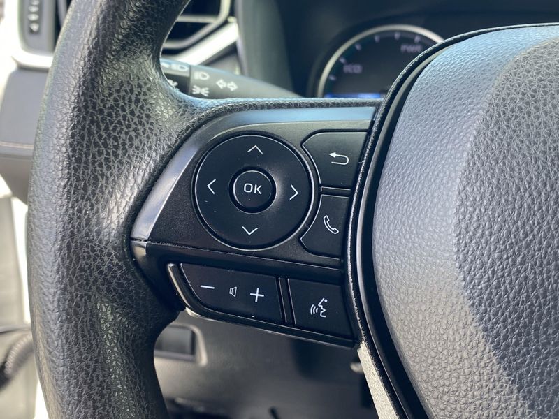 2022 Toyota RAV4 LEImage 27