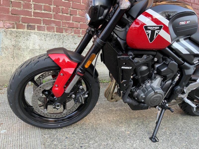 2025 Triumph TRIDENT 660