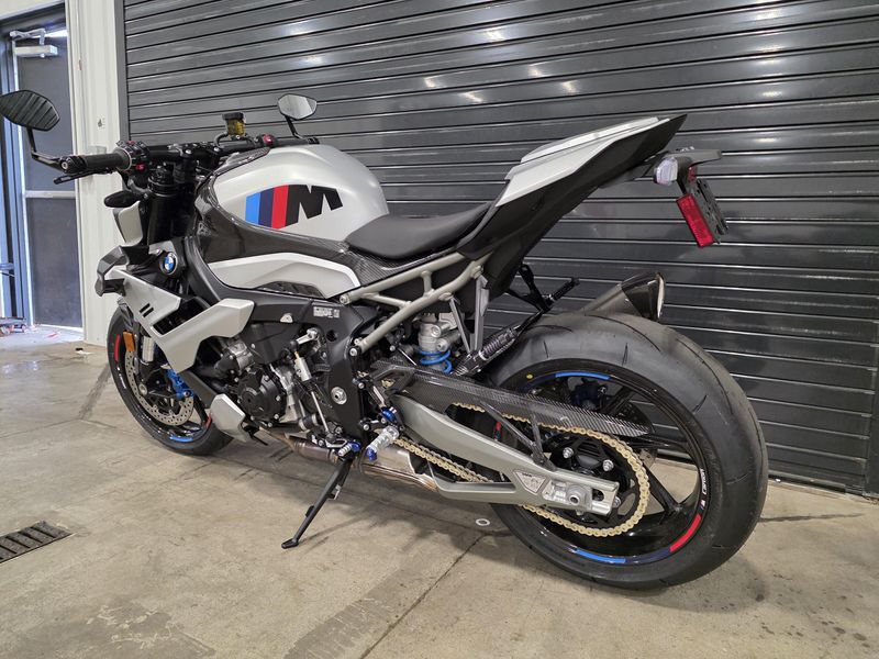 2025 BMW M 1000 R