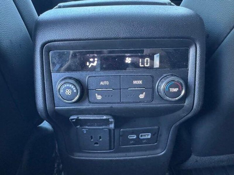 Used 2023 GMC Acadia SLT