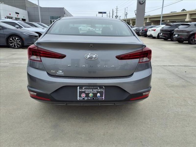 2019 Hyundai Elantra SEImage 11