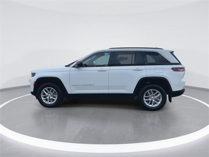 2025 Jeep Grand Cherokee Laredo photo 4