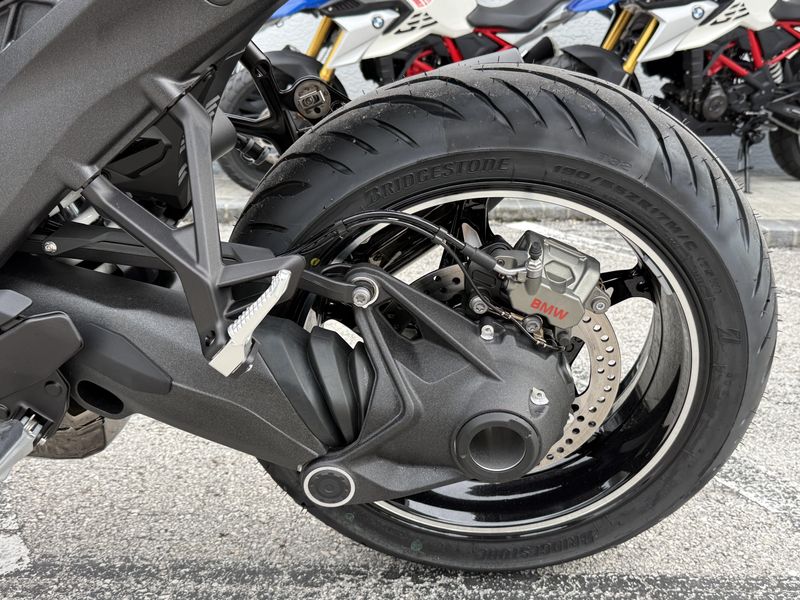 2026 BMW R 1300 R