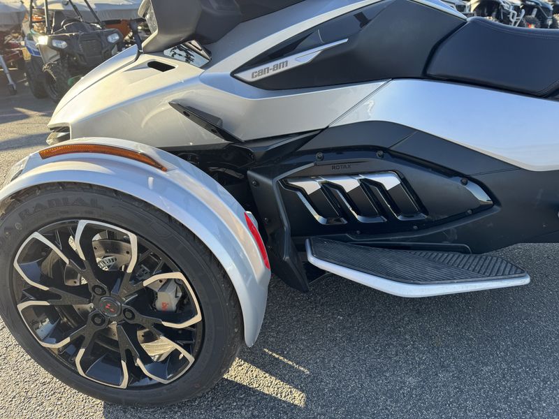 2023 Can-Am SPYDER RT LIMITED HYPER SILVER PLATINUMImage 9