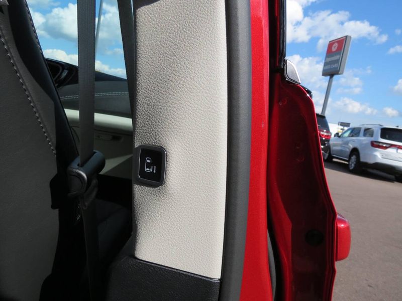 New 2026 Chrysler Voyager LxImage 7