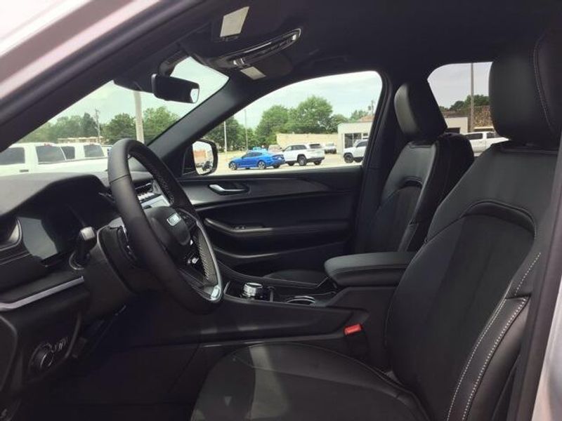 2025 Jeep Grand Cherokee L Altitude 4x2Image 14