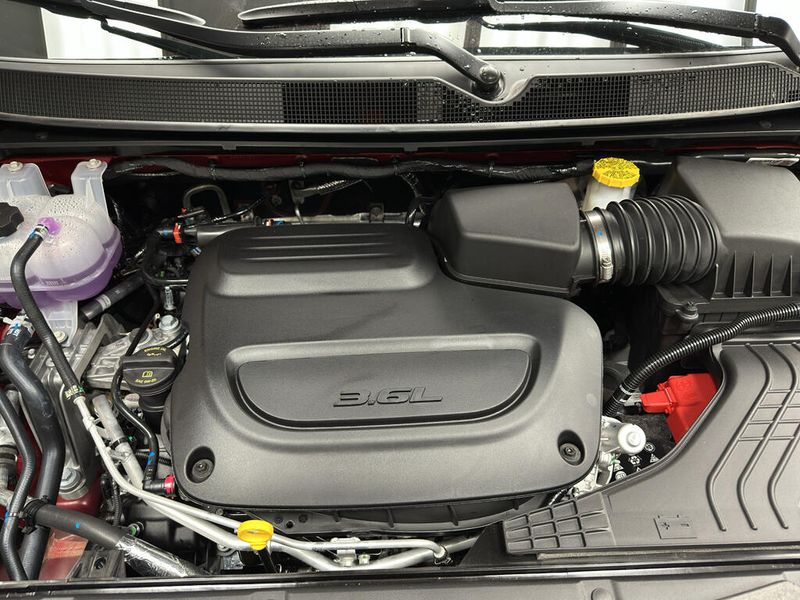 New 2027 Chrysler Pacifica Limited AwdImage 26