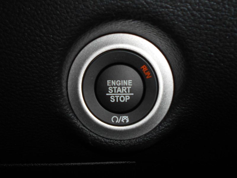 2025 Chrysler Pacifica SelectImage 17