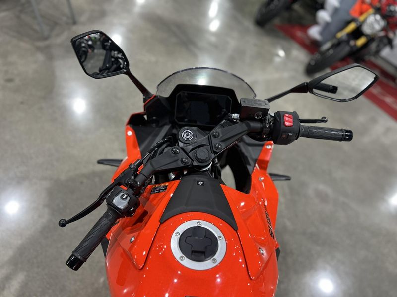 New 2026 Suzuki GSX-8R Image 3